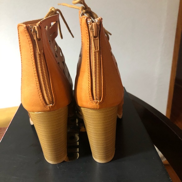 Sandals - Picture 4 of 5